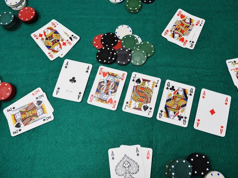 Cách đọc bài Poker cực chuẩn dựa vào hành động Call